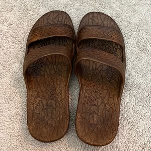 Size 9 used Hawaiian sandals